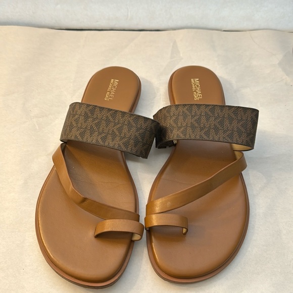 Michael Kors Sandals size 10 in excellent condition like new - Picture 1 of 10